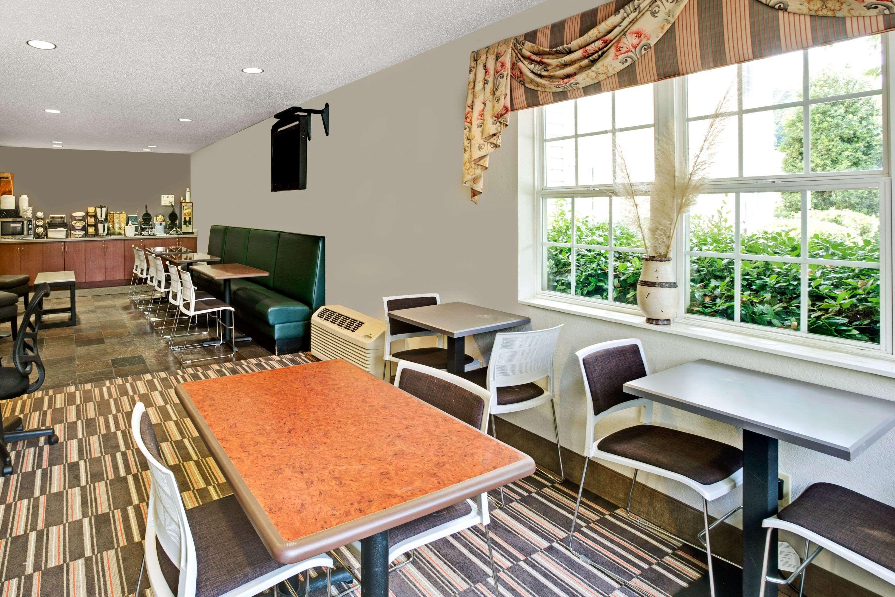 Microtel Inn & Suites By Wyndham Cherokee Exterior foto